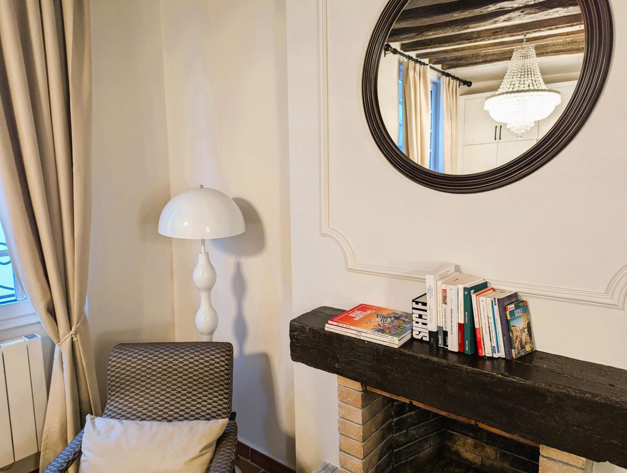 Typical And Elegant - 5 Mouffetard Pantheon Apartment